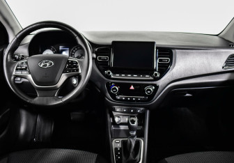 Подержанный автомобиль Hyundai Solaris Sedan 2022 года (8 фото)