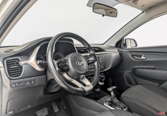 Подержанный автомобиль Kia Rio Hatchback 2021 года (15 фото)