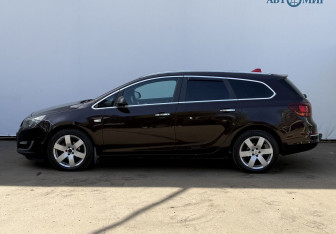 Подержанный автомобиль Opel Astra Wagon 2014 года (8 фото)