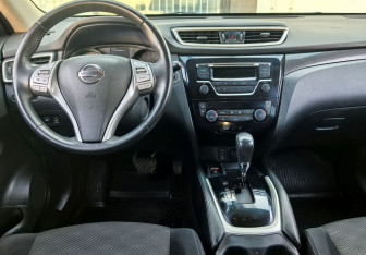 Подержанный автомобиль Nissan X-Trail 2018 года (15 фото)