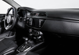 Подержанный автомобиль Kia Rio Sedan 2018 года (9 фото)
