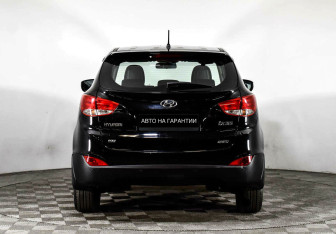 Подержанный автомобиль Hyundai Santa Fe 2012 года (4 фото)