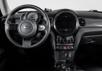 Подержанный автомобиль MINI Hatch 2021 года (12 фото)