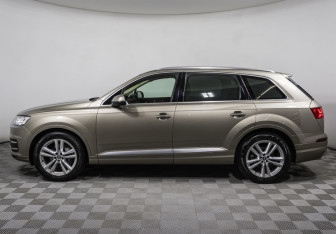 Подержанный автомобиль Audi Q7 2016 года (8 фото)