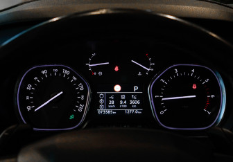 Подержанный автомобиль Peugeot Traveller 2018 года (35 фото)