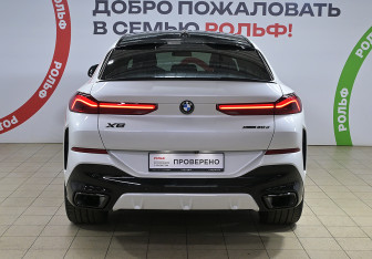 Подержанный автомобиль BMW X6 2020 года (5 фото)