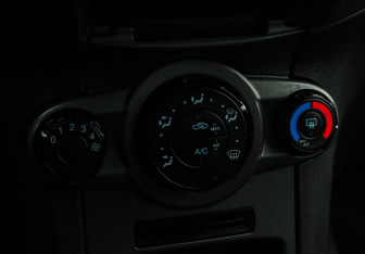 Подержанный автомобиль Ford Fiesta Sedan 2016 года (13 фото)