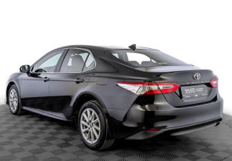 Подержанный автомобиль Toyota Camry Sedan 2021 года (7 фото)