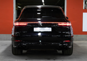 Подержанный автомобиль Porsche Cayenne 2021 года (6 фото)