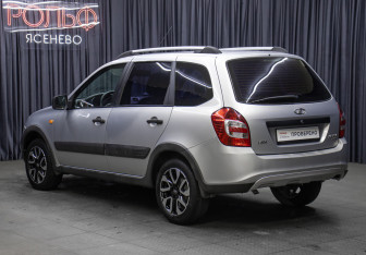 Подержанный автомобиль LADA (ВАЗ) Kalina Wagon 2015 года (7 фото)