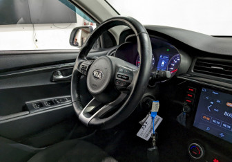 Подержанный автомобиль Kia Rio Hatchback 2017 года (22 фото)