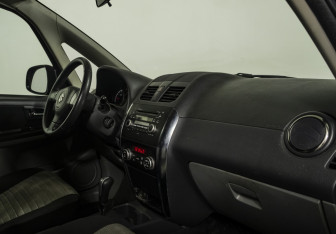 Подержанный автомобиль Suzuki SX4 Hatchback 2011 года (12 фото)