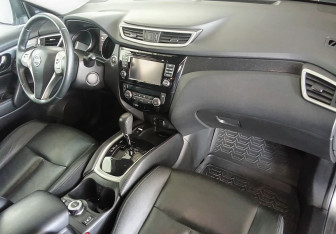 Подержанный автомобиль Nissan X-Trail 2016 года (11 фото)