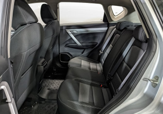 Подержанный автомобиль Geely Coolray 2023 года (18 фото)