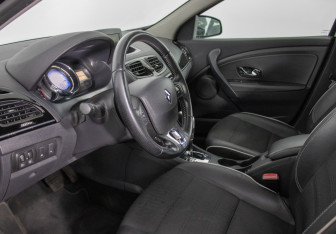 Подержанный автомобиль Renault Megane Hatchback 2013 года (10 фото)