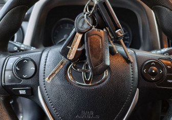 Подержанный автомобиль Toyota RAV4 2016 года (13 фото)