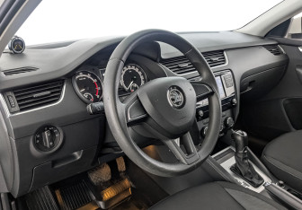 Подержанный автомобиль Skoda Octavia Liftback 2018 года (15 фото)