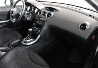 Подержанный автомобиль Peugeot 308 Hatchback 2012 года (6 фото)