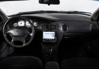 Подержанный автомобиль Dodge Intrepid 2000 года (12 фото)