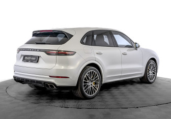 Подержанный автомобиль Porsche Cayenne 2020 года (5 фото)