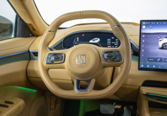 Подержанный автомобиль Zeekr 001 2024 года (15 фото)