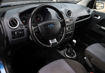 Подержанный автомобиль Ford Fusion 2008 года (11 фото)