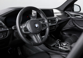 Подержанный автомобиль BMW X3 2024 года (14 фото)