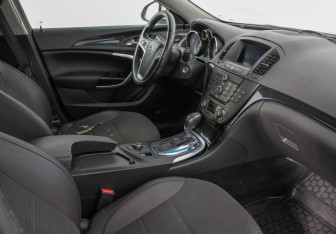 Подержанный автомобиль Opel Insignia Liftback 2011 года (9 фото)