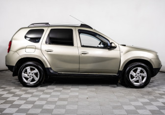 Подержанный автомобиль Renault Duster 2013 года (4 фото)
