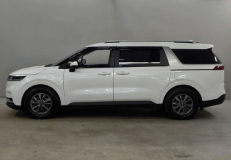 Подержанный автомобиль Kia Carnival 2021 года (8 фото)