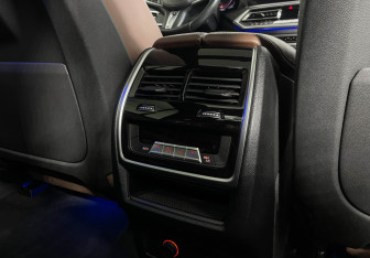 Подержанный автомобиль BMW X7 2020 года (26 фото)
