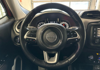 Подержанный автомобиль Jeep Renegade 2018 года (13 фото)