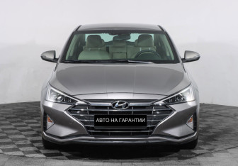 Подержанный автомобиль Hyundai Elantra Sedan 2020 года (2 фото)