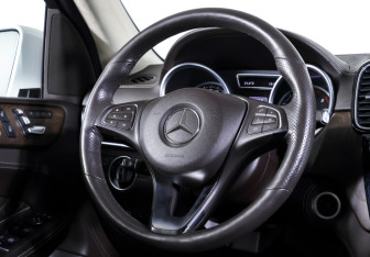 Подержанный автомобиль Mercedes-Benz GLE 2017 года (16 фото)