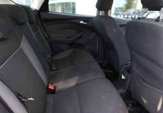Подержанный автомобиль Ford Focus Hatchback 2013 года (6 фото)