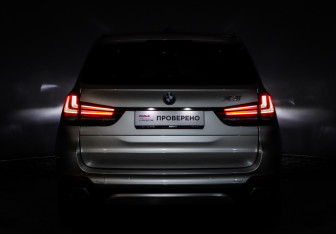 Подержанный автомобиль BMW X5 2015 года (17 фото)