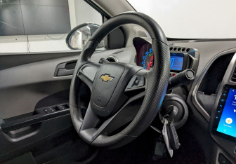 Подержанный автомобиль Chevrolet Aveo Sedan 2013 года (21 фото)