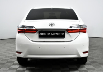 Подержанный автомобиль Toyota Corolla Sedan 2018 года (5 фото)
