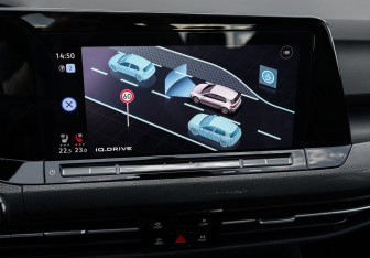 Подержанный автомобиль Volkswagen Golf GTI Hatchback 2022 года (20 фото)