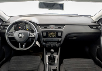 Подержанный автомобиль Skoda Octavia Liftback 2015 года (14 фото)