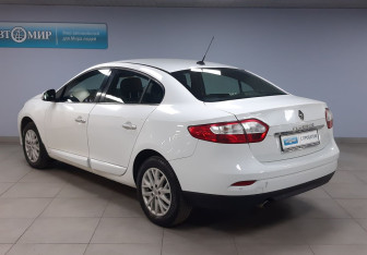 Подержанный автомобиль Renault Fluence 2013 года (7 фото)