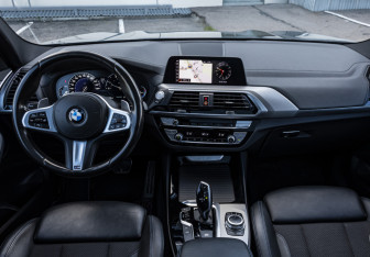Подержанный автомобиль BMW X3 2019 года (13 фото)