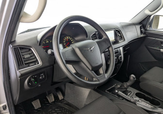 Подержанный автомобиль УАЗ Patriot 2021 года (17 фото)