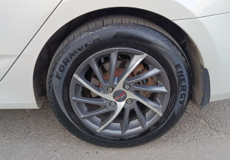 Подержанный автомобиль Hyundai Solaris Sedan 2015 года (12 фото)