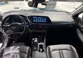 Подержанный автомобиль Hyundai Sonata 2020 года (16 фото)