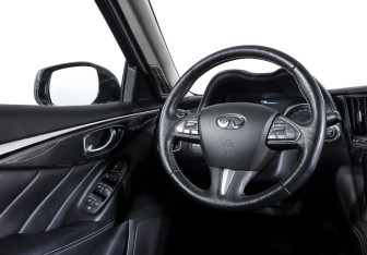 Подержанный автомобиль Infiniti Q50 2016 года (16 фото)