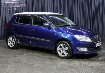 Подержанный автомобиль Skoda Fabia Hatchback 2010 года (3 фото)