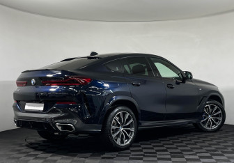 Подержанный автомобиль BMW X6 2020 года (2 фото)