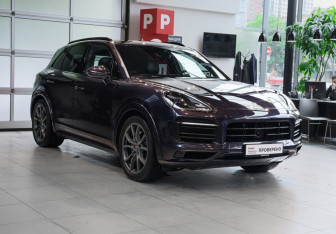 Подержанный автомобиль Porsche Cayenne 2019 года (3 фото)
