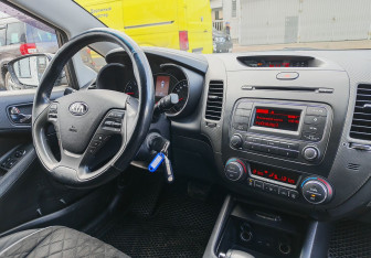 Подержанный автомобиль Kia Cerato Sedan 2015 года (9 фото)